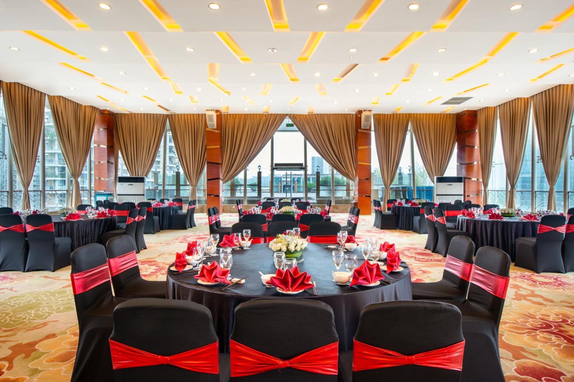 Holiday Inn Chengdu Century City-Westtower Экстерьер фото